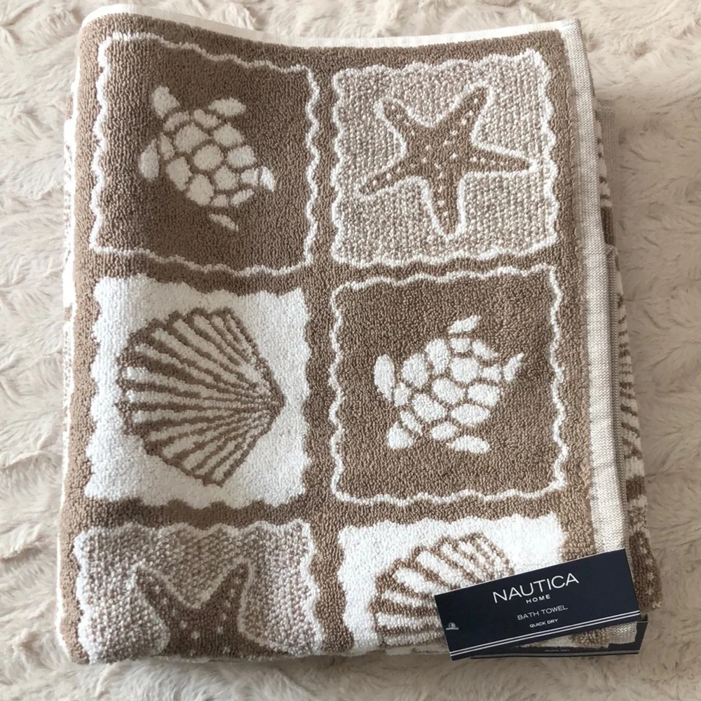Nautica Beige and White Coastal Sea Life Bath Towels